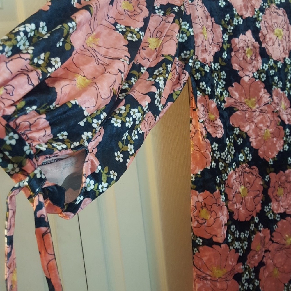 Dress - Picture 5 of 6